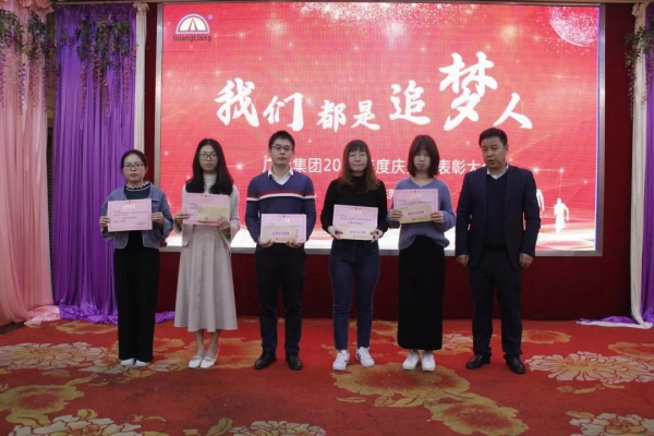 一名党员，，，，，就是一面鲜红的旗帜